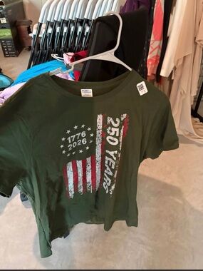 Women's 250 Years Graphic Tee - Green